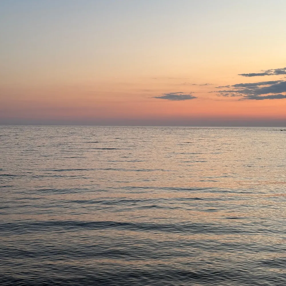 Sonnenuntergang mit rosarotem Himmel